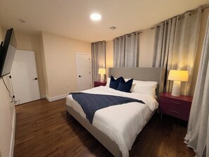 4 makuuhuonetta, työpöytä, silitysrauta/-lauta, ilmainen Wi-Fi