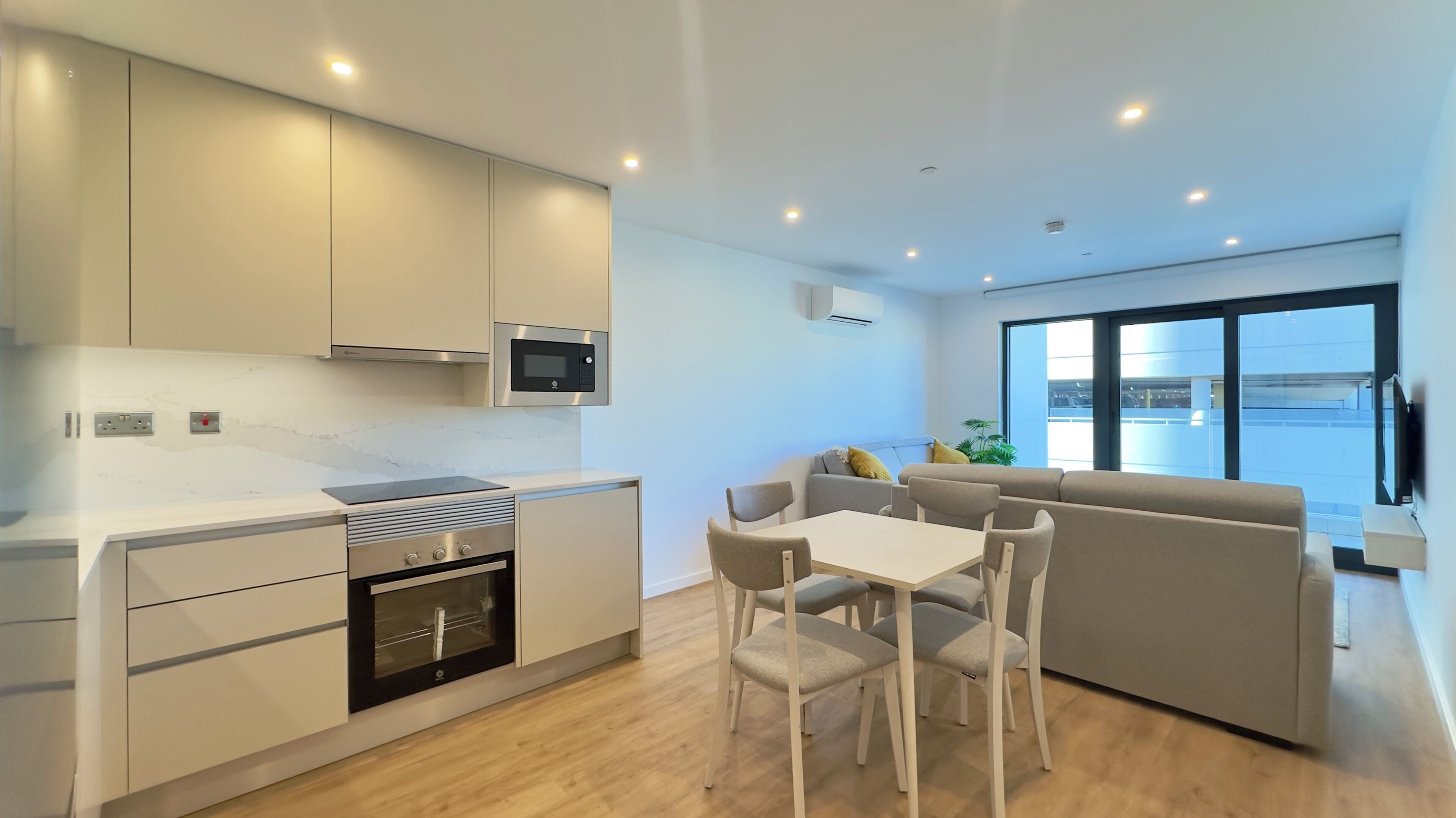 المنشأة من الداخل