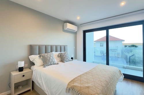 Blackout drapes, iron/ironing board, free WiFi
