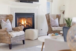 Interior - Lakebound - 2 BR in New Buffalo - assn pool, walk to beach! (New Buffalo)