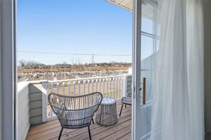 Interior - Lakebound - 2 BR in New Buffalo - assn pool, walk to beach! (New Buffalo)