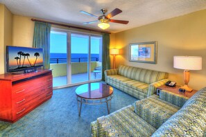 Living area - NCAA - Walk to Daytona Beach Bandshell - Ocean Walk - 1 BD (Daytona Beach)