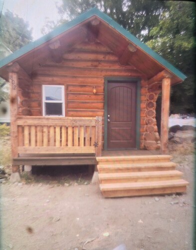 Charming cabin in tranquil and quaint  Thompson Falls MT 