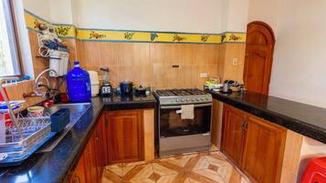 Comfort House, 2 Bedrooms, Private Bathroom, Ground Floor | Private kitchen