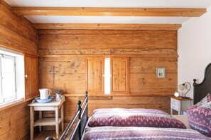 7 bedrooms, iron/ironing board, WiFi, bed sheets - Quiet natural apartment with log cabin in Johannishof (Oybin)