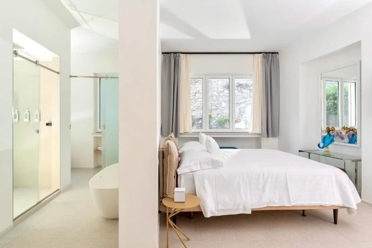 Nhà Cao cấp, quang cảnh biển | Bộ đồ giường kháng dị ứng, minibar với thức ăn, đồ uống miễn phí