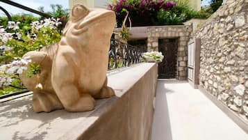 Luxury House, Sea View | Property grounds
