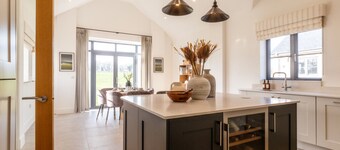 Countryside Retreat with Outdoor Pool in Oxfordshire