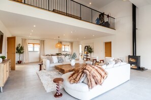 Interior - Countryside Retreat with Outdoor Pool in Oxfordshire (Wootton)