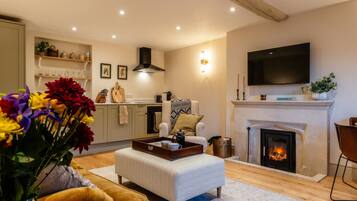 TV, fireplace