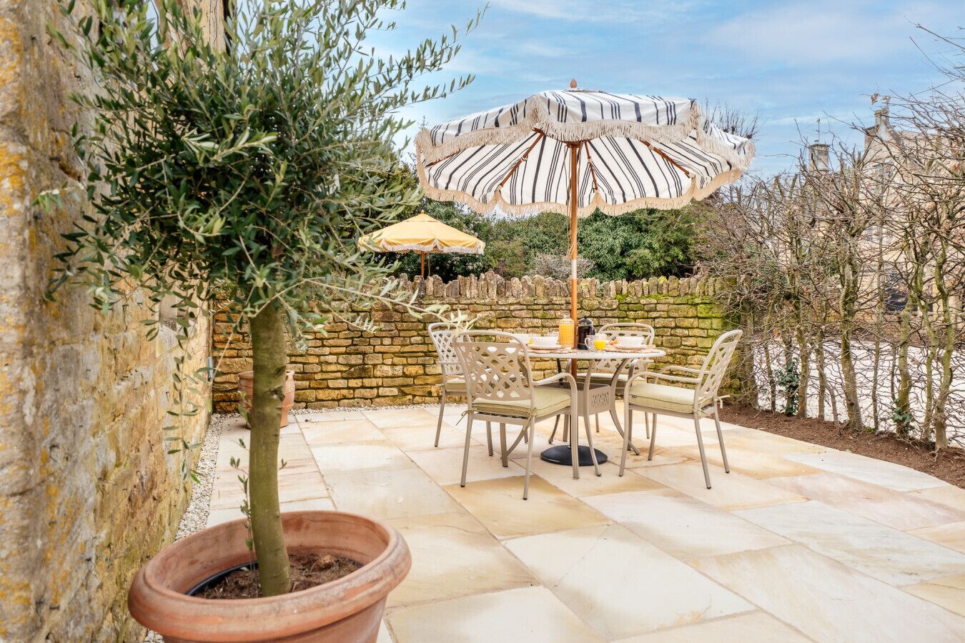 屋外ダイニングエリア