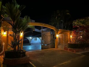 المنشأة من الخارج