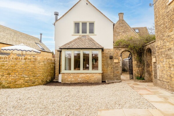 Exterior - The Cowshed | Banham Cottages (Bourton-on-the-Water)