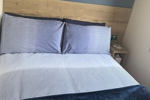 2 dormitorios, tabla de planchar con plancha, wifi gratis y ropa de cama
