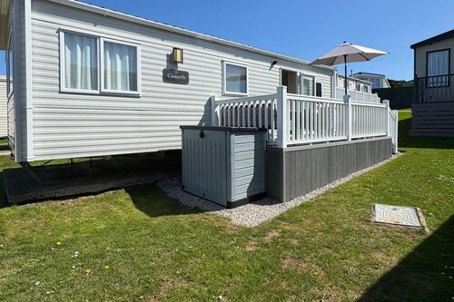Family Caravan - Sleeps 4 - Dog Friendly - Parking