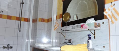 Doppelzimmer2 | Bathroom