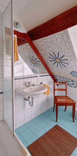 Single Room | Bathroom - Hotel garni Lindenhof im Steigerwald (Oberaurach)