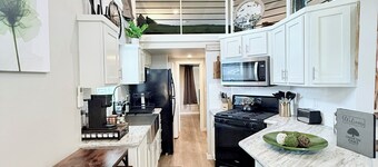 Cozy cabin in enchanting Sheridan with cool AC and relaxing vibe