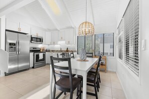 Dining - Fabulous 2 bed with a loft! Amenities included! Pets NOT allowed (Seabrook Island)