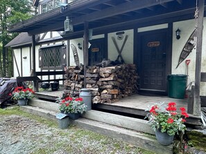 Exterior - 4-Bedroom Chalet in Plymouth, Vt. Central to Killington, Woodstock, and Okemo (Plymouth)