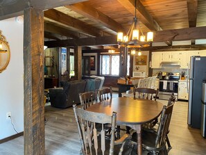 Dining - 4-Bedroom Chalet in Plymouth, Vt. Central to Killington, Woodstock, and Okemo (Plymouth)