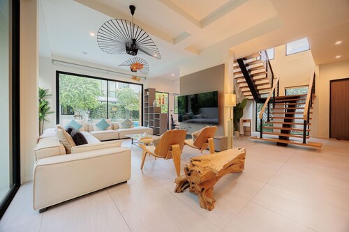 S3 Fantasy Luxury Villa - Modern 3BR near Thong Lo
