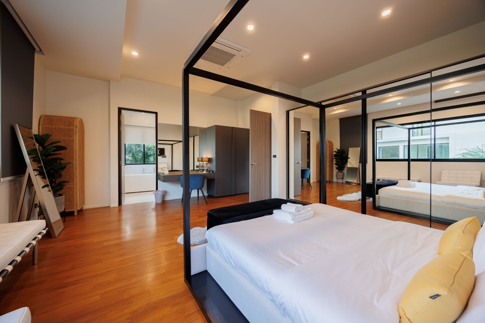 3 bedrooms, internet, bed sheets