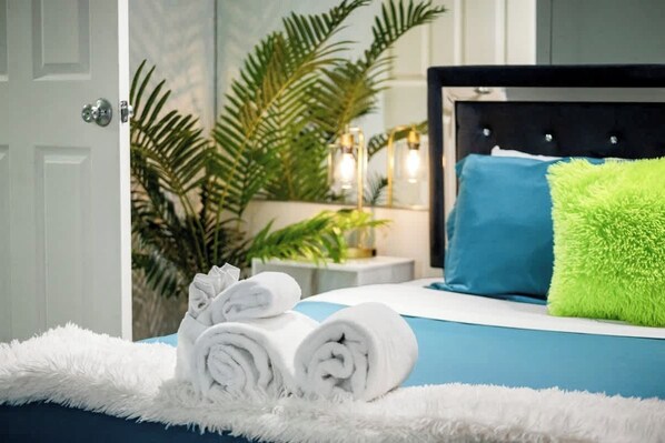 4 habitaciones, tabla de planchar con plancha, wifi y ropa de cama 