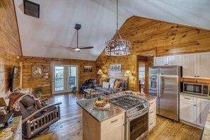 Interior - Restoration Ranch - view-sauna-hot tub-pets (Blairsville)