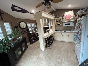 Fridge, microwave, stovetop, dishwasher - Cozy 2-bedroom house in serene neighborhood in Overland Park with AC (Overland Park)