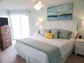 Room - 10/10 Condo Beach Oasis Large Balcony & Private Stairs to Pool/Sand! 2 King Beds (Redington Shores)