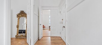 Exclusive 3-bedroom apartment in central København