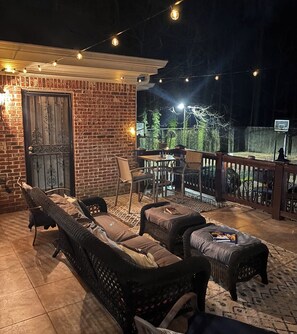 Outdoor dining - FIFA READY! Spacious 8-bedroom Retreat in Stone Mountain (stone mountain)