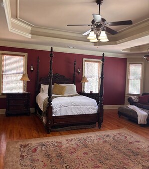 8 bedrooms, iron/ironing board, WiFi, bed sheets - FIFA READY! Spacious 8-bedroom Retreat in Stone Mountain (stone mountain)