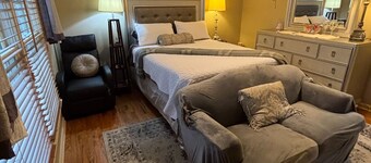 FIFA READY! Spacious 8-bedroom Retreat in Stone Mountain