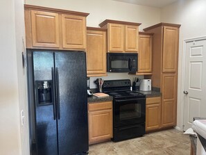 Fridge, microwave, oven, stovetop - Enjoy the AZ active lifestyle! Near baseball training camps, golf, hiking! (Surprise)