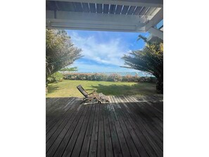 Terrace/patio - Waterfront house: (Lège-Cap-Ferret)