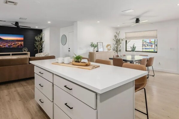Interior - Heritage District Retreat- Modern Pool Oasis- Walk to Downtown Gilbert (Gilbert)