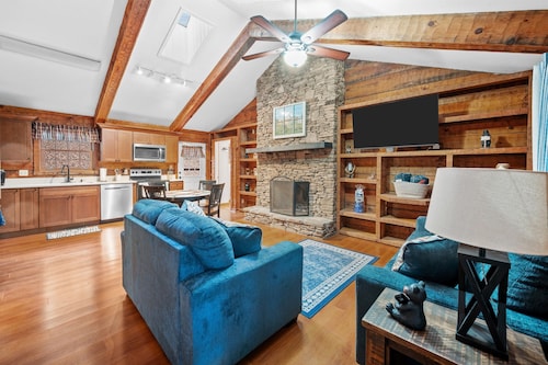 Secluded Townsend Cabin | Porch | Near River