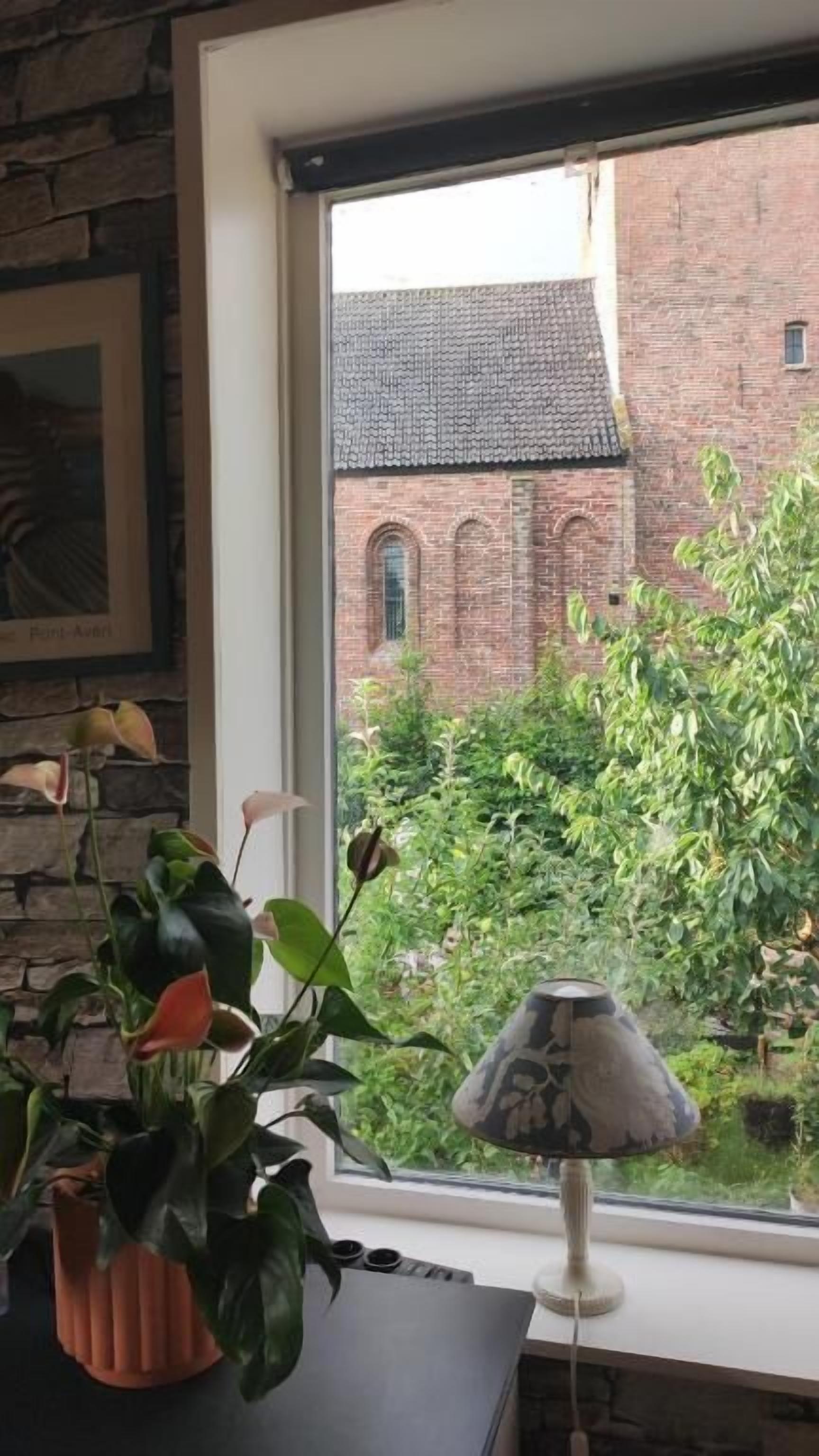 Kolmen hengen comfort-huone, näköala pihalle | Sisätilat