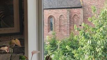 Kolmen hengen comfort-huone, näköala pihalle | Sisätilat