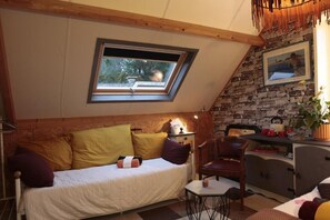 Habitación triple Confort, vista al patio