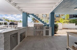 Terrace/patio - Canal front 4-bedroom house in Blackwater Sound, Key Largo near Adams Cut (Key Largo)