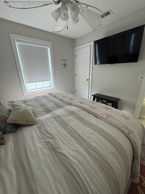 4 bedrooms, desk, free WiFi, bed sheets - Canal front 4-bedroom house in Blackwater Sound, Key Largo near Adams Cut (Key Largo)