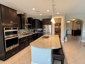 Private kitchen - 4BR Single-Level Retreat FREE Heated Pool & Spa (Florence)