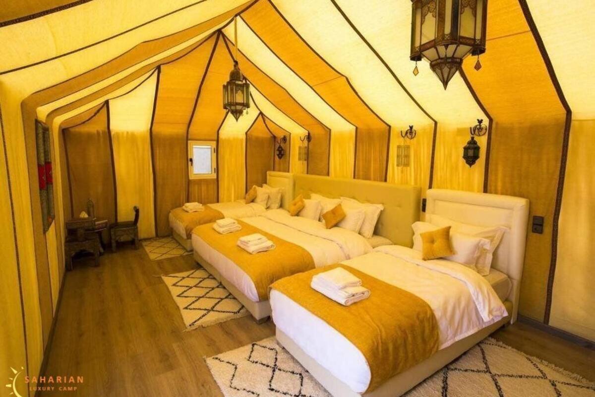 Neljän hengen deluxe-huone, näkymä aavikolle