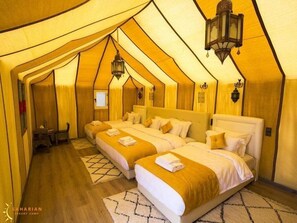Deluxe Quadruple Room, Desert view