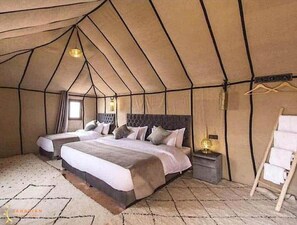 Deluxe Twin Room, Desert view