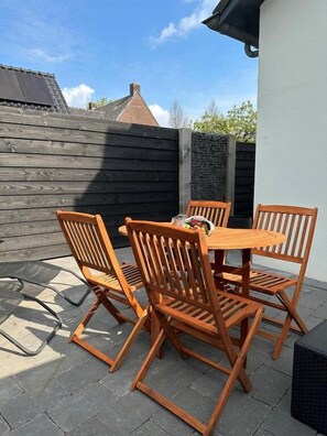 屋外ダイニングエリア