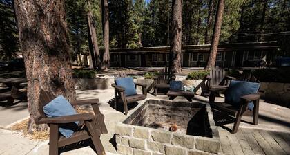 Welcoming 1-king bedroom lodge in South Lake Tahoe w/Kitchen